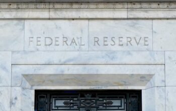 Η Fed δεν αποκλείει την αύξηση επιτοκίων αν συνεχιστούν οι πληθωριστικές πιέσεις