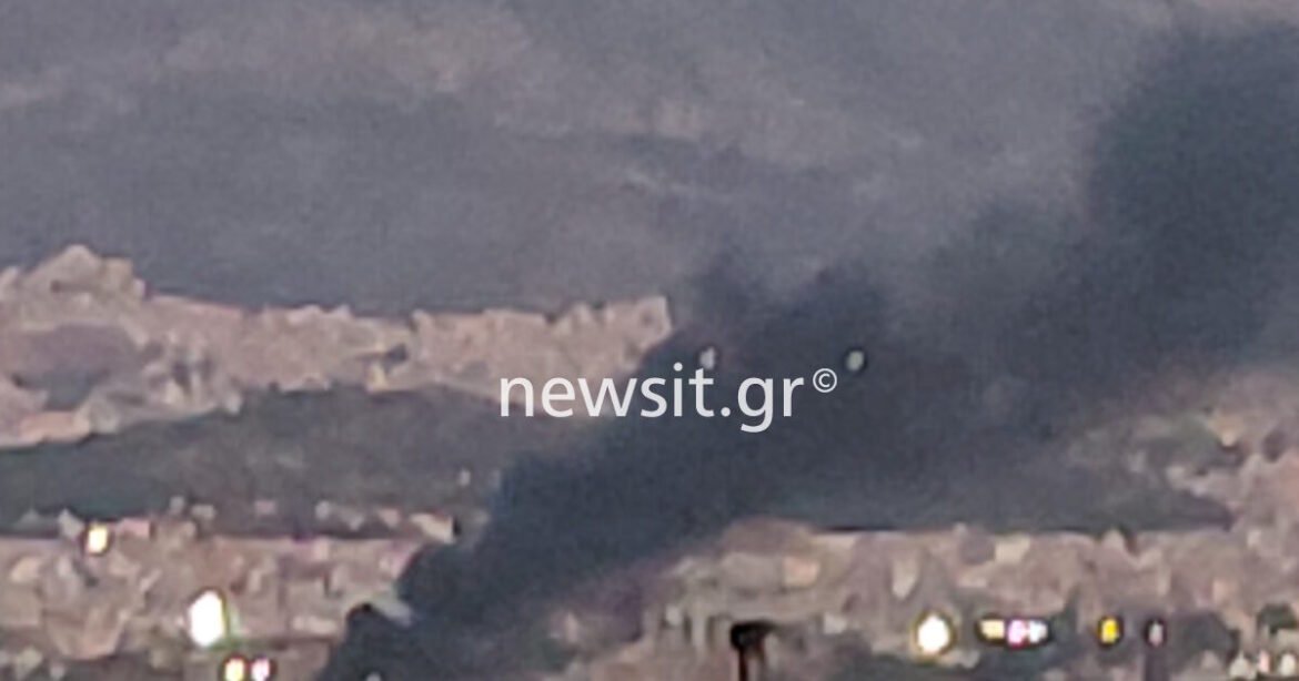 Φωτιά στον Βοτανικό, κοντά στο νέο γήπεδο του Παναθηναϊκού – Αποπνικτική ατμόσφαιρα από τον πυκνό καπνό