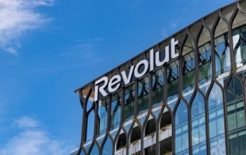 Αγωγή 17,5 εκατ. ευρώ κατά του ιδρυτή της Revolut για προμήθεια-μαμούθ σε αγορά υπερπολυτελούς γιοτ