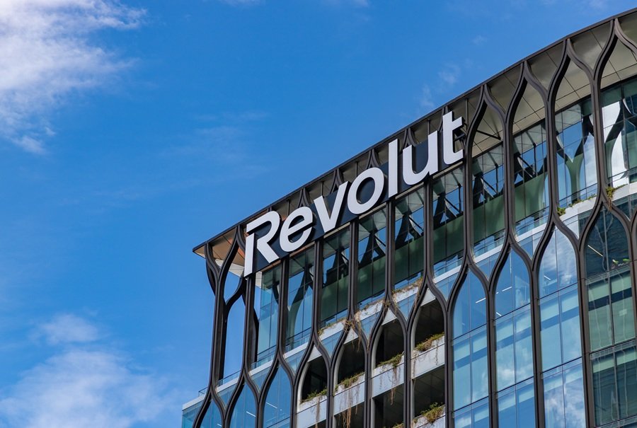 Αγωγή 17,5 εκατ. ευρώ κατά του ιδρυτή της Revolut για προμήθεια-μαμούθ σε αγορά υπερπολυτελούς γιοτ