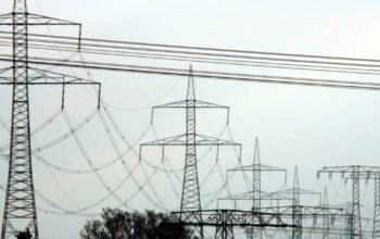 Τιμές ηλεκτρισμού: Που βρίσκεται πλέον η Ελλάδα σε σύγκριση με την υπόλοιπη Ε.Ε. σε χονδρική και λιανική
