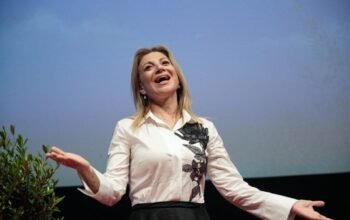 Χάος στο κόμμα της Καρυστιανού: 22 στελέχη εξηγούν γιατί αποχωρούν