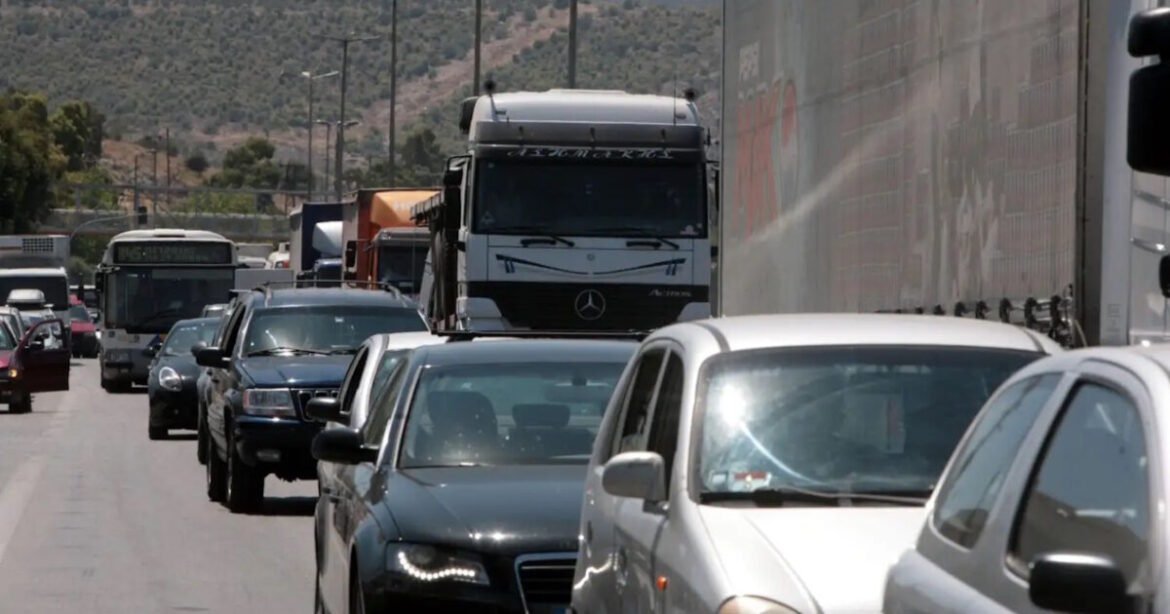 Τροχαίο στον Κηφισό κοντά στη γέφυρα Καλυφτάκη στο ρεύμα προς Λαμία – Προβλήματα στην κίνηση