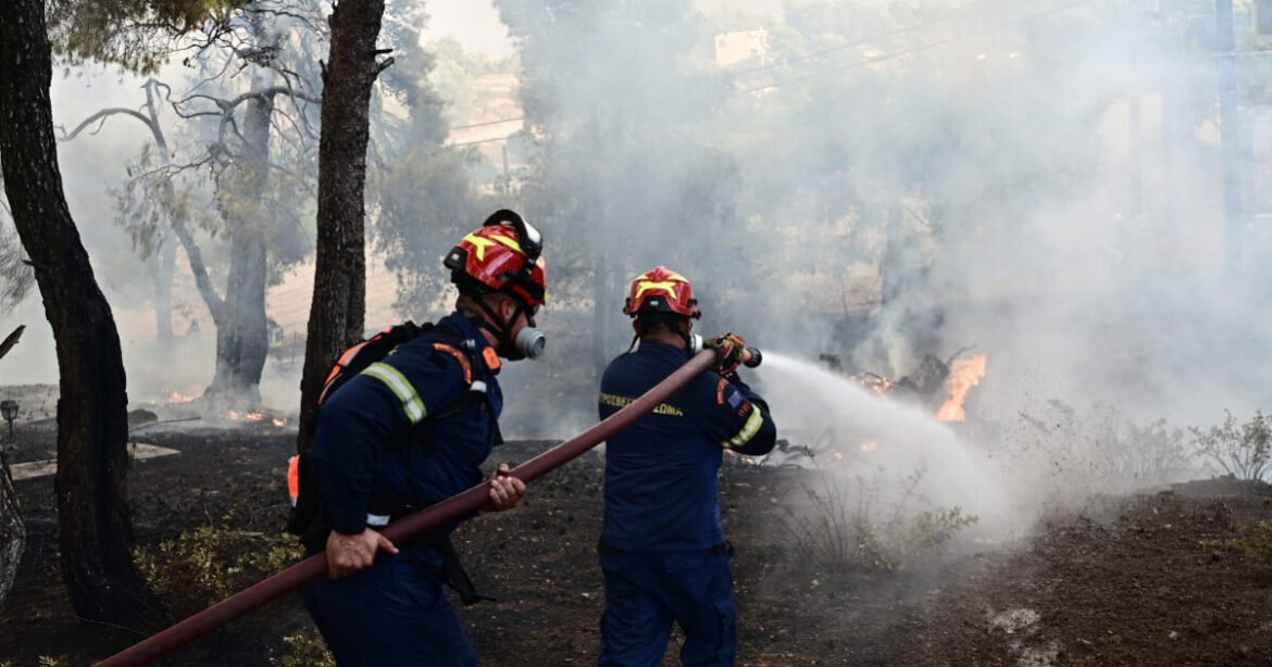 Φωτιά στην Ερμακιά Κοζάνης – Στη μάχη της κατάσβεσης και εναέρια μέσα