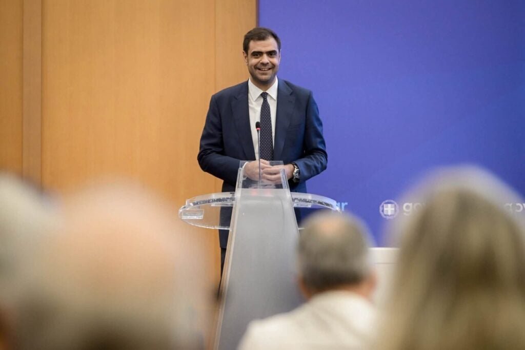 Μαρινάκης για Τσίπρα: Καλοκαιρινή επιθεώρηση