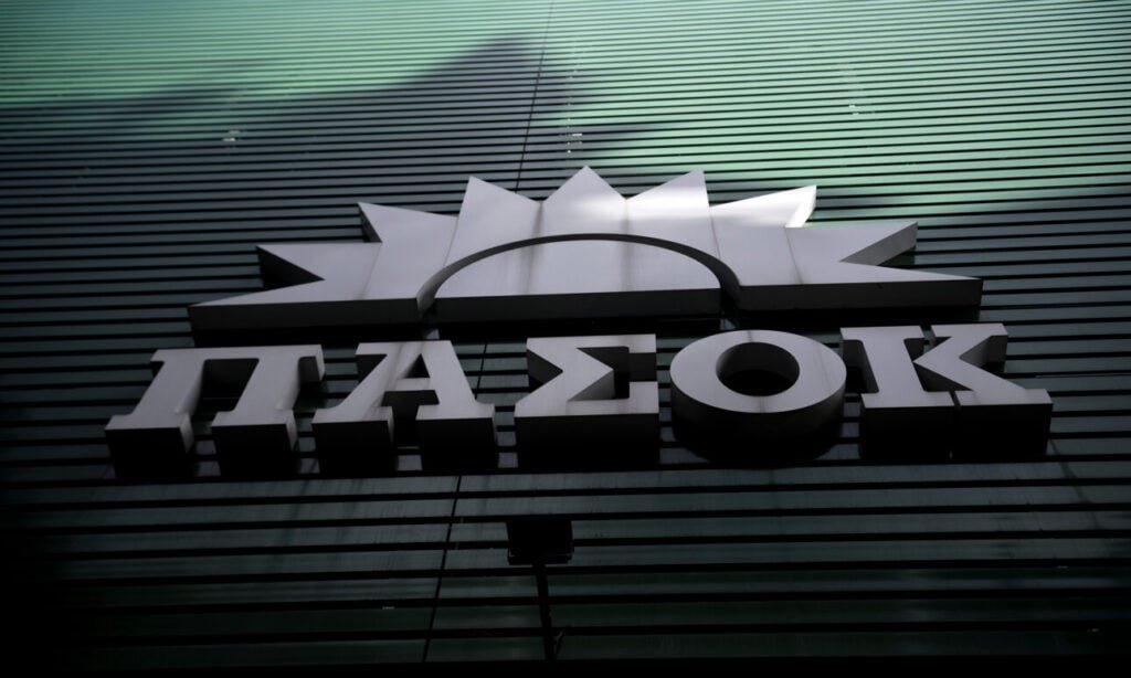 ΠΑΣΟΚ για Τσίπρα: Ο «συμβιβασμένος Μαδούρο» της διαπλοκής