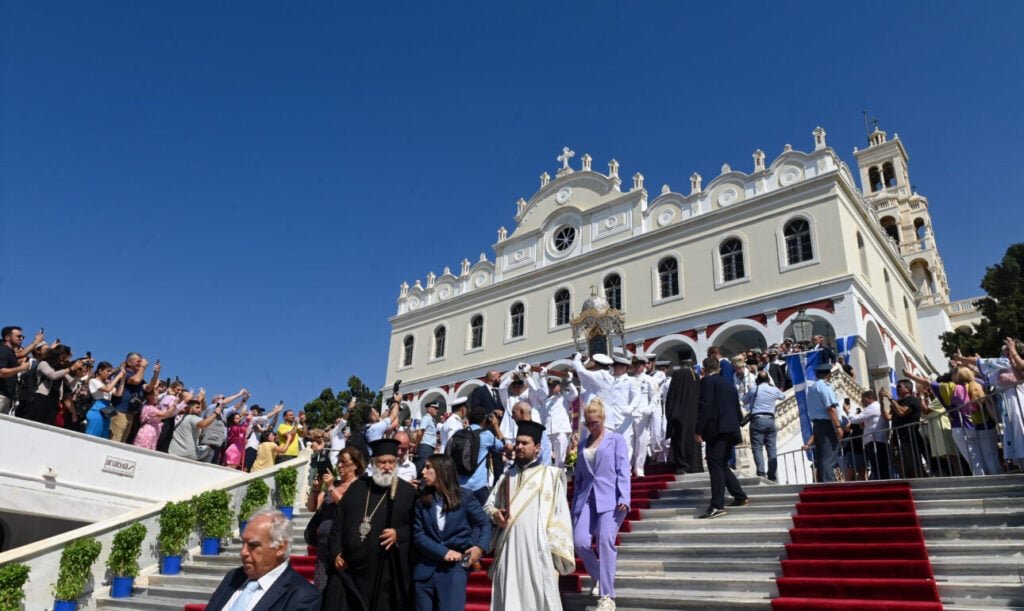 Από την Παναγία Σουμελά στην Τήνο και την Πάρο: Οι πολιτικοί τον Δεκαπενταύγουστο