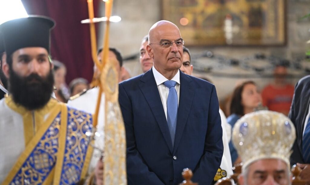 Δένδιας από την Πάρο: «Απέναντι σε αυταρχικές απόψεις στέκονται οι Ενοπλες Δυνάμεις»