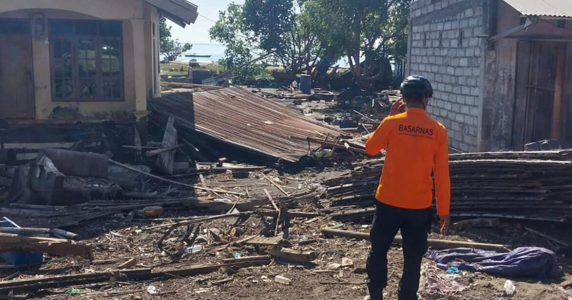 Ινδονησία: Τουλάχιστον 51 νεκροί από τον σεισμό των 7,7 Ρίχτερ – Χιλιάδες άνθρωποι εγκατέλειψαν τα σπίτια τους