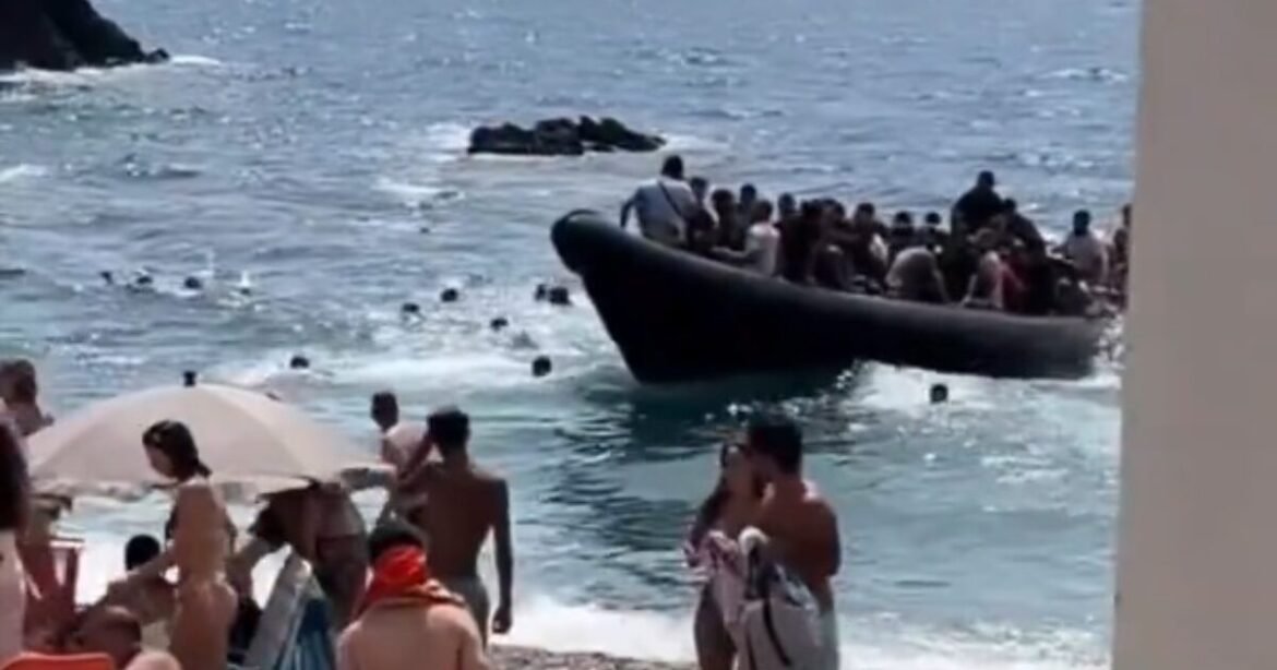 Ισπανία: Συνεχίζονται οι μεταναστευτικές ροές – Πάνω από 60 άτομα έφτασαν τουριστική σε παραλία της Μούρθια