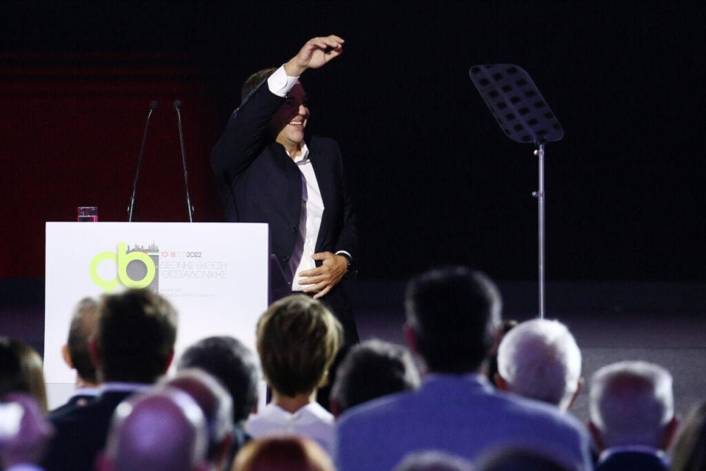 Κυβέρνηση: Ούτε τα προσχήματα ο Τσίπρας με τη σπουδή να πάει ΔΕΘ πριν τον Μητσοτάκη