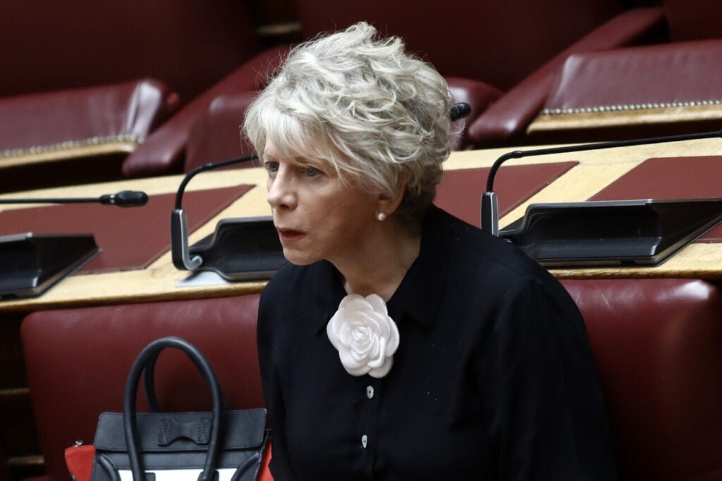 Ο ΣΥΡΙΖΑ προτείνει για αντιπρόεδρο της Βουλής την Eλενα Ακρίτα