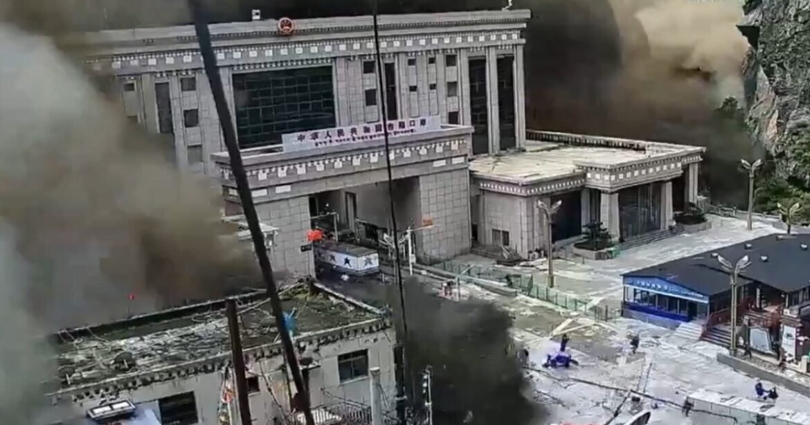 Βιβλική καταστροφή σε Νεπάλ και Θιβέτ: 31 νεκροί και εκατοντάδες αγνοούμενοι από τις σαρωτικές πλημμύρες