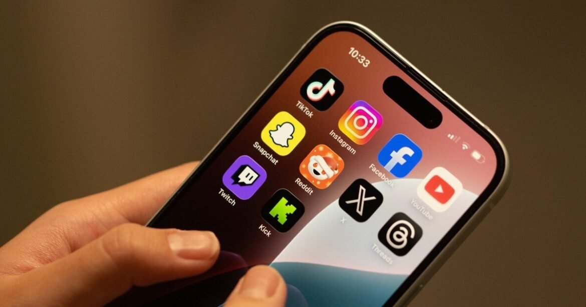 Τι αλλάζει για τους ανήλικους σε Facebook, Instagram μετά τον συμβιβασμό των 17,7 δισ. της Meta