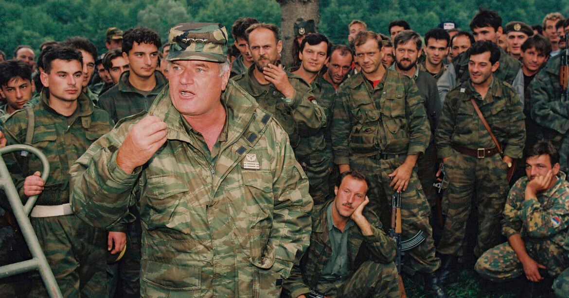Τα τερατώδη εγκλήματα του Ράτκο Μλάντιτς – Ποιος ήταν ο «χασάπης της Βοσνίας»