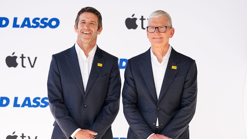 Τέλος εποχής στην Apple: Ο Tim Cook αποχωρεί από CEO, αναλαμβάνει ο John Ternus