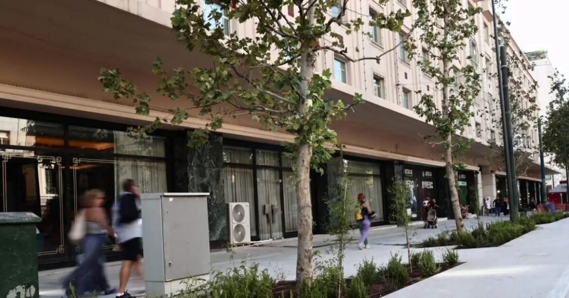 Aττικά Πολυκαταστήματα: Επιταχύνθηκαν πωλήσεις και κέρδη στο α’ εξάμηνο – Στο 10,5% ο τζίρος των τουριστών