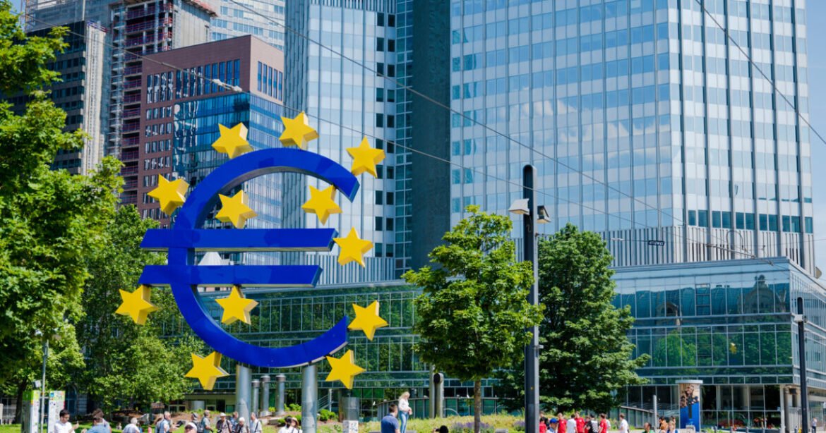 Η ΕΚΤ έτοιμη για νέα αύξηση επιτοκίων – Παγκόσμιος «πονοκέφαλος» κρατικά ομόλογα και δημόσιο χρέος