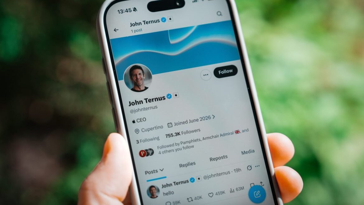 John Ternus: Ο νέος CEO της Apple έχει παραμελημένο προφίλ στο LinkedIn