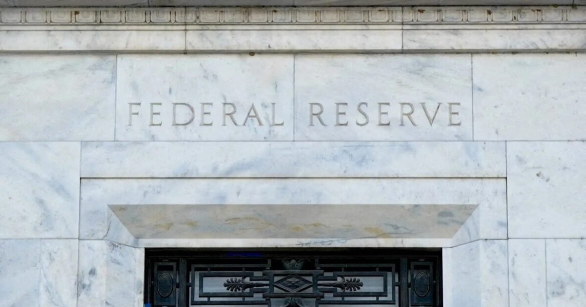 Κρίστοφερ Γουόλερ (Fed): Ας δούμε τα στοιχεία του πληθωρισμού πριν αυξήσουμε τα επιτόκια