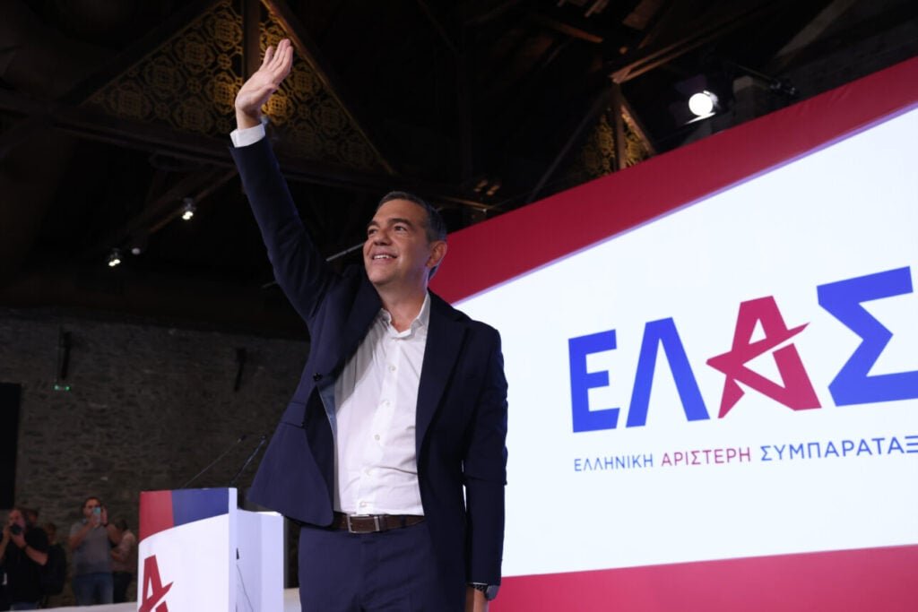 Κυβέρνηση: Οι αυταπάτες έγιναν πολιτικές απάτες – Αλλα είπε ο Τσίπρας, άλλα λέει το πρόγραμμα της ΕΛ.Α.Σ