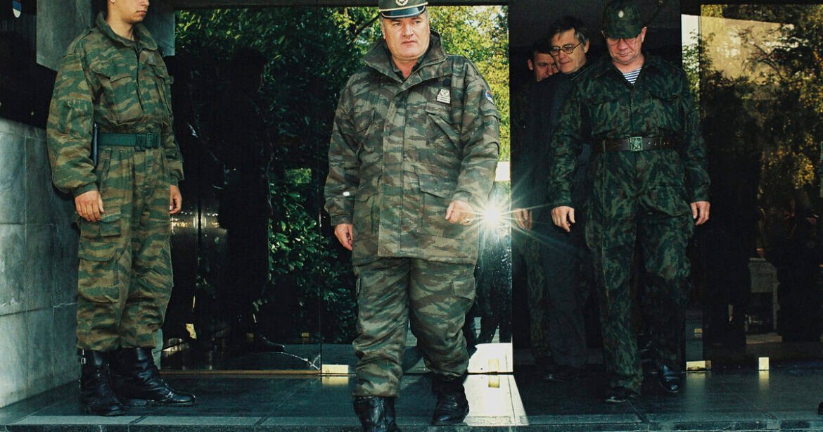 Κομισιόν κατά Σερβίας για τον Μλάντιτς: «Οι τιμές στον “Χασάπη της Βοσνίας” δεν συνάδουν με την ένταξη στην ΕΕ»