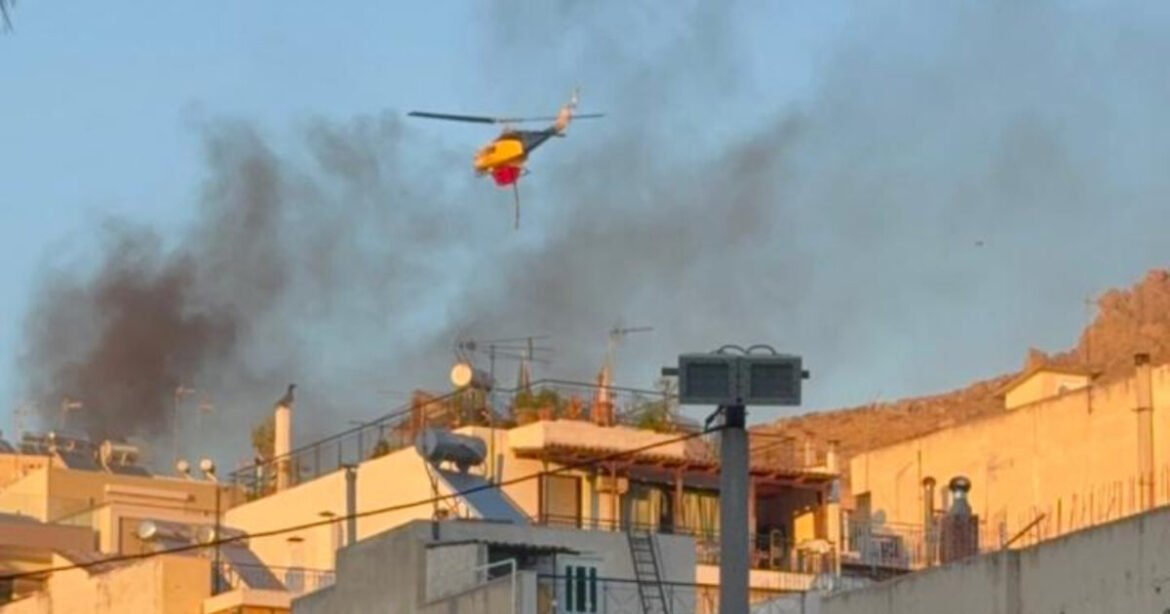 Οριοθετήθηκε η φωτιά στο Ψυχικό: Μεγάλη κινητοποίηση της πυροσβεστικής