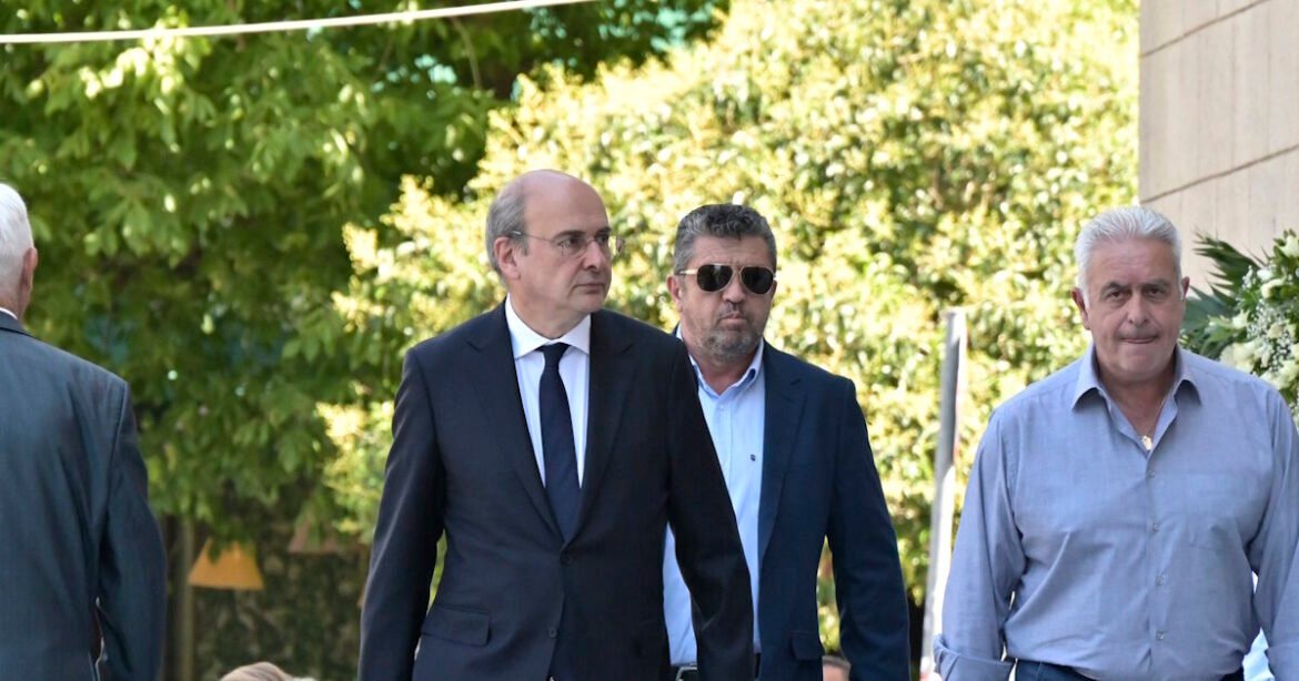 Χατζηδάκης: Δώσαμε όσα περισσότερα γινόταν – Θα θέλαμε να δώσουμε 13ο μισθό και 13η σύνταξη αλλά αυτή την ώρα δεν μπορούμε