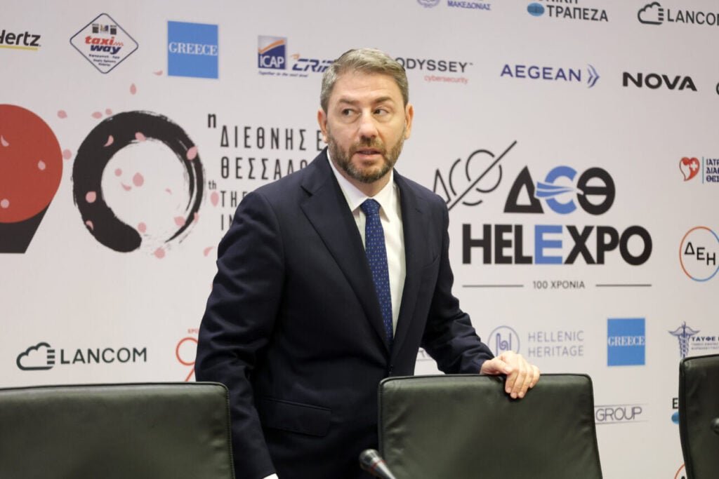 Ο Ανδρουλάκης στα περίπτερα της ΔΕΘ: «Δεν παίζουμε άμυνα, μόνο επίθεση»