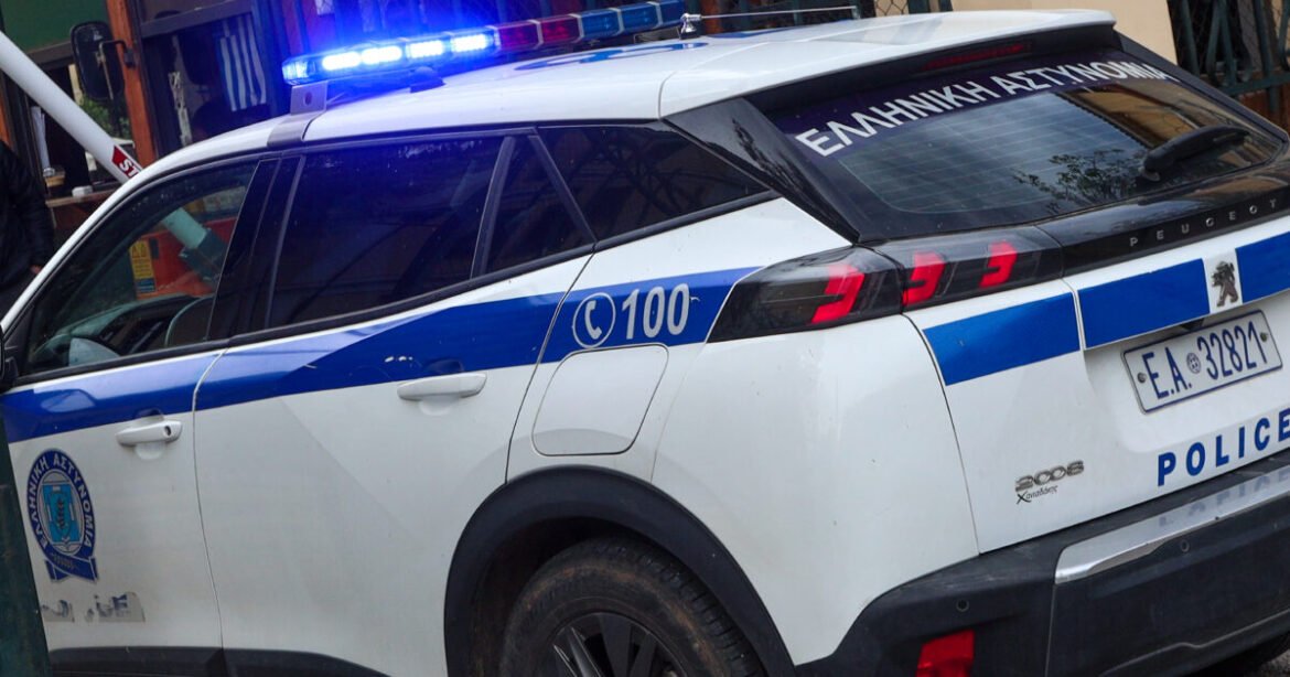 Λυκόβρυση: Νεκρός ένας άνδρας δίπλα σε αυτοκίνητο, με όπλο στο χέρι – Διακοπή της κυκλοφορίας