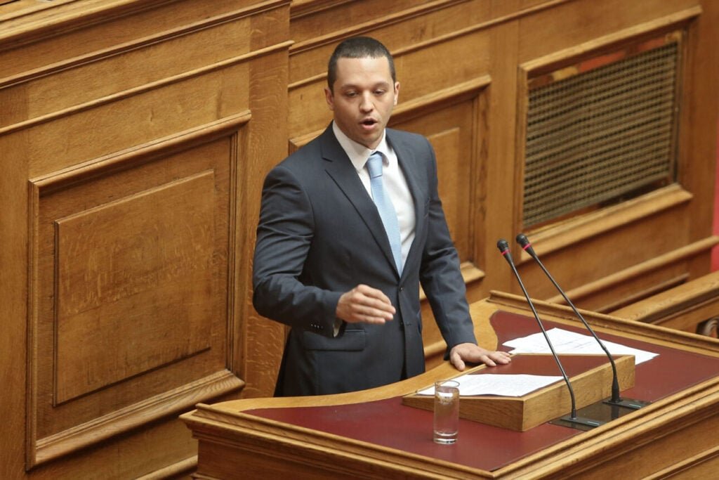Πρώτα κυβερνητικά «πυρά» κατά Κασιδιάρη: Οξύμωρο να θέλει να εκλεγεί βουλευτής