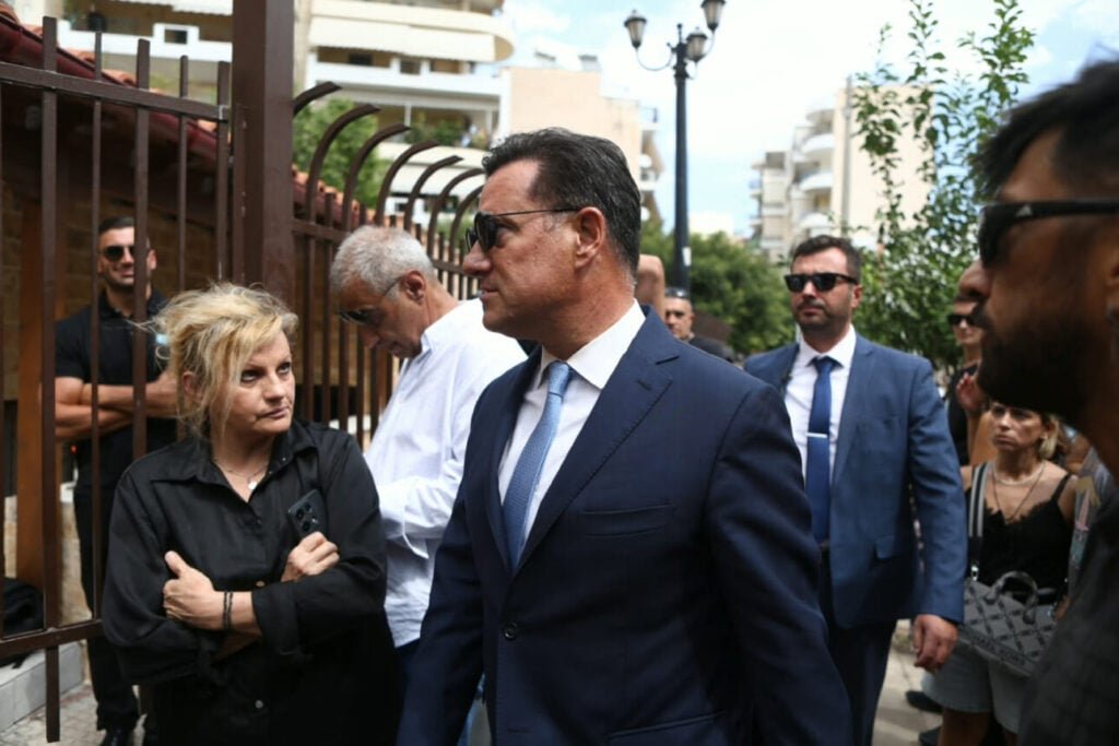 Γεωργιάδης στην κηδεία Μαζωνάκη: «Συγγνώμη που το σύστημα δεν μπόρεσε να τον προστατεύσει»