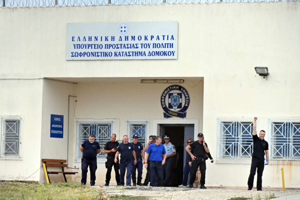 Κασιδιάρης, η αποφυλάκιση: «Επιστρέφω με ένα νέο ισχυρό εθνικό κόμμα»