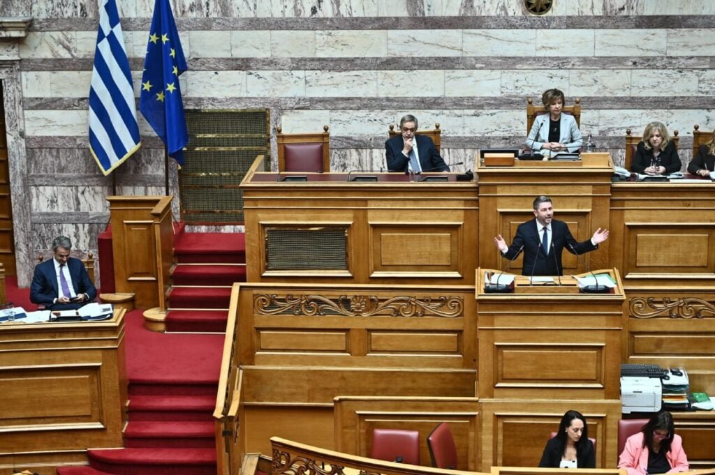 Πρώτη μάχη στη Βουλή μετά τη ΔΕΘ στη «δεύτερη πράξη» της Συνταγματικής Αναθεώρησης