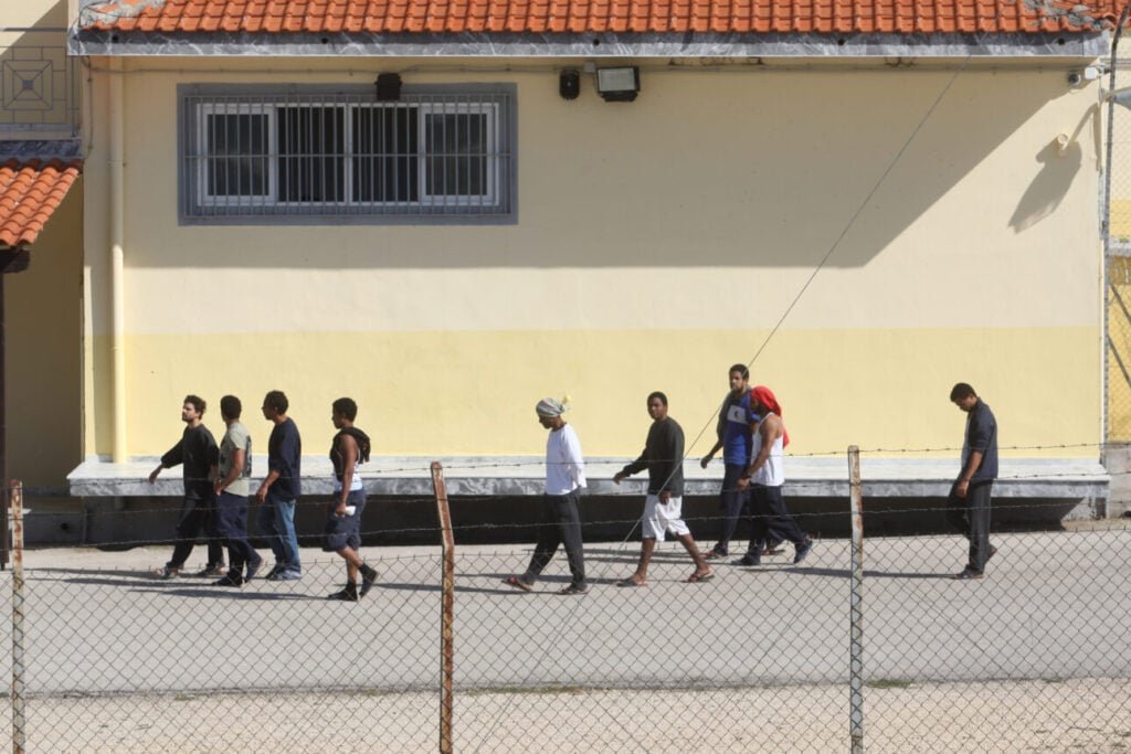 Συνταγματική η υποχρεωτική εγγραφή όλων των ΜΚΟ στο Μητρώο του υπουργείου Μετανάστευσης και Ασύλου