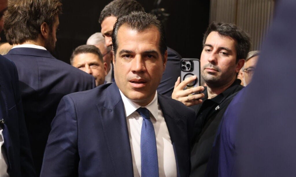 Η απάντηση Πλεύρη στις αιχμές του ΠΑΣΟΚ για τη σχέση του με τον προφυλακισμένο γιατρό