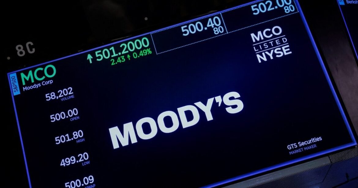 Ο οίκος Moody’s αναβάθμισε σε θετικό από σταθερό το outlook για την Ελλάδα – «Η αξιοπιστία χτίζεται με αποτελέσματα»