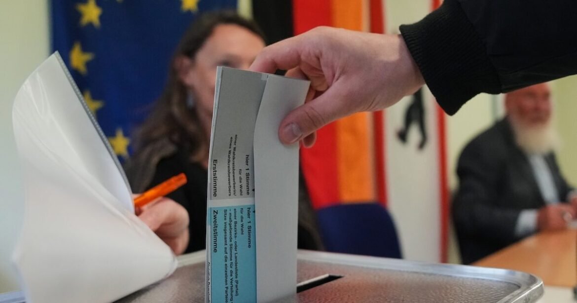 Γερμανία: Διπλή ψυχρολουσία για τον Μερτς σε Βερολίνο και Μεκλεμβούργο