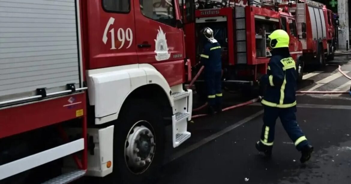 Φωτιά στο Αιγάλεω σε κατάστημα εστίασης – Δεν υπάρχουν εγκλωβισμένοι