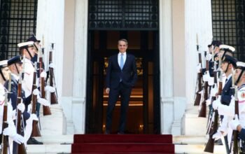 Δημοσκόπηση ALCO: Προβάδισμα Μητσοτάκη σε αξιοπιστία και πρόγραμμα – σταθερή η διαφορά από Τσίπρα