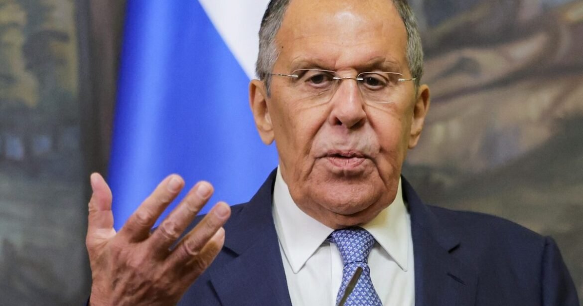 Λαβρόφ: «Η Ρωσία δεν θα σταματήσει τον πόλεμο στην Ουκρανία για διαπραγματεύσεις»
