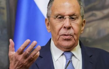 Λαβρόφ: «Η Ρωσία δεν θα σταματήσει τον πόλεμο στην Ουκρανία για διαπραγματεύσεις»
