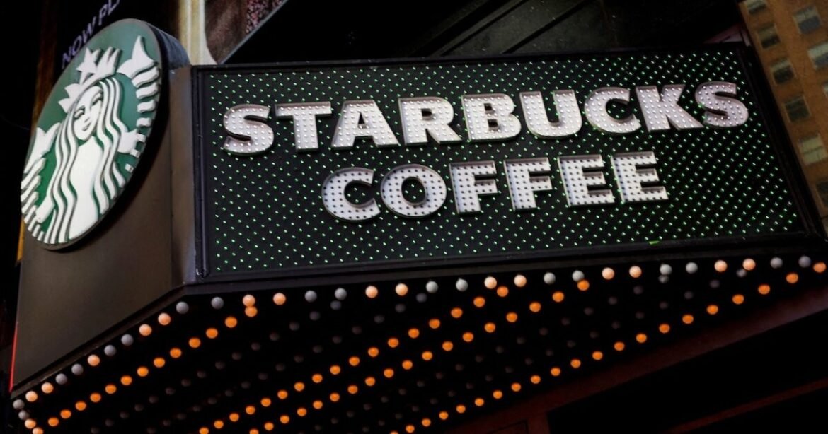 Η Starbucks κλείνει άλλα 250 καφέ στη Βόρεια Αμερική
