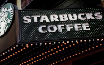 Η Starbucks κλείνει άλλα 250 καφέ στη Βόρεια Αμερική