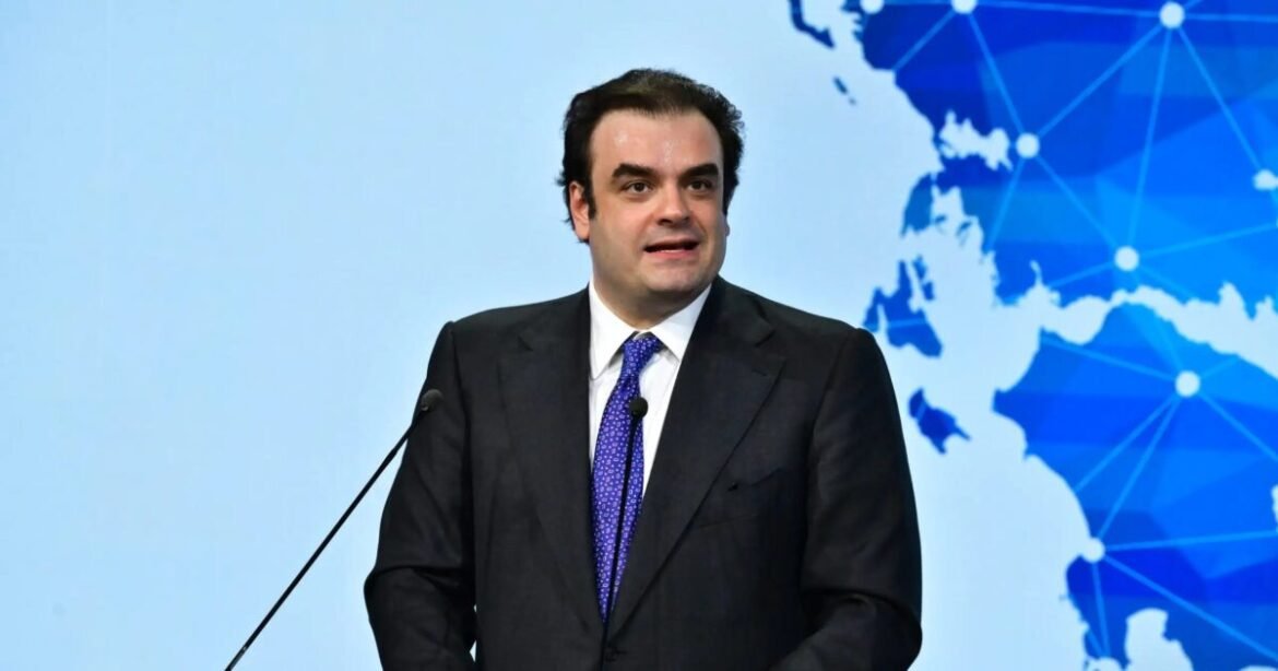 Πιερρακάκης: Είμαστε έμπρακτα δίπλα σε εκπαιδευτικούς, γιατρούς και νοσηλευτές