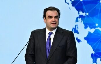 Πιερρακάκης: Είμαστε έμπρακτα δίπλα σε εκπαιδευτικούς, γιατρούς και νοσηλευτές