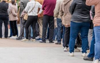 Κάρτα και επίδομα ανεργίας: Πλήρης οδηγός – Ποιοι δικαιούνται χρήματα και για πόσο