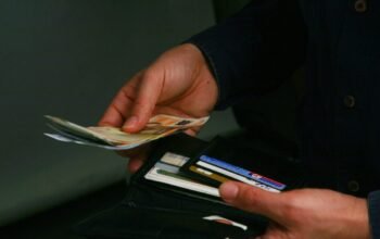 Επαγγελματική Κατάρτιση: Τι λέει η κυβέρνηση για τη δαμόκλειο σπάθη των προστίμων από την Κομισιόν