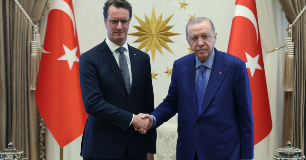 Η ασυνήθιστη συνάντηση του Ερντογάν: Υποδέχθηκε τον πιθανό διάδοχο του Μερτς – Τι συζήτησαν για 50 λεπτά
