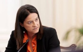 Η Κεραμέως προσθέτει 5.000 θέσεις πλήρους απασχόλησης στο πρόγραμμα άνεργων γυναικών